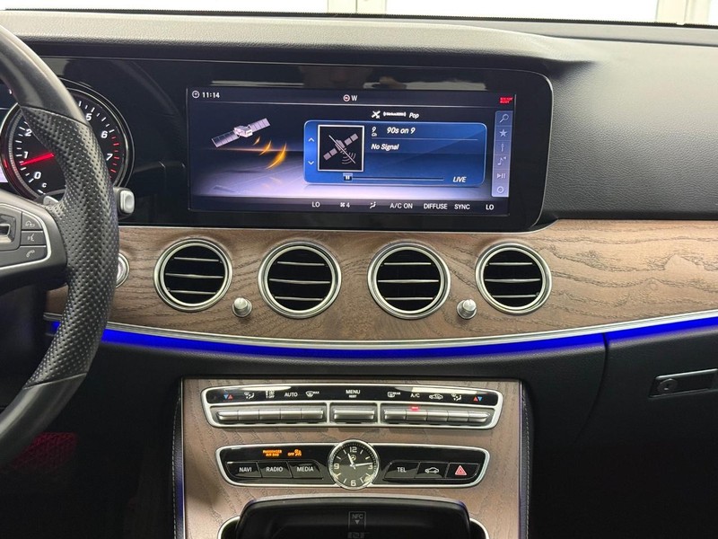 Mercedes-Benz E-Class Vehicle Image 10