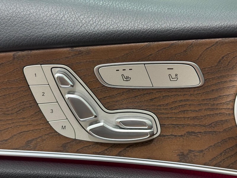 Mercedes-Benz E-Class Vehicle Image 13