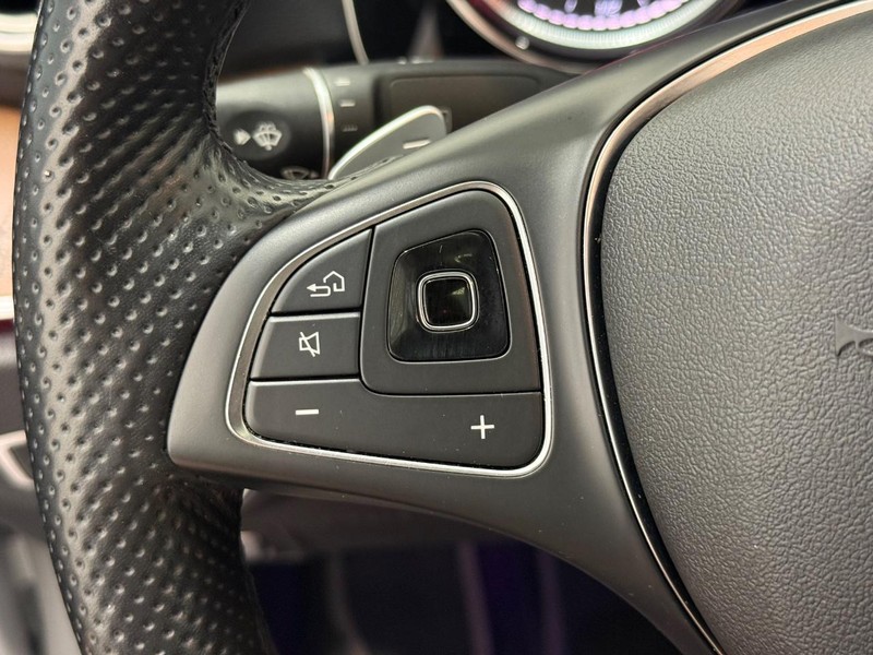 Mercedes-Benz E-Class Vehicle Image 14