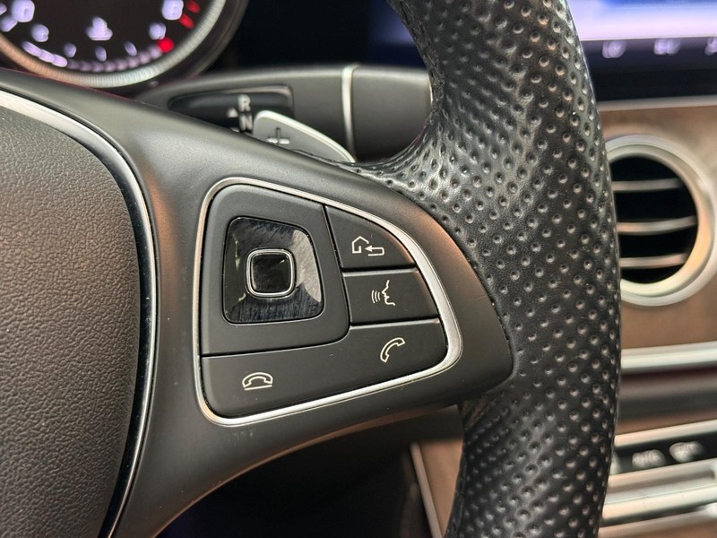 Mercedes-Benz E-Class Vehicle Image 15