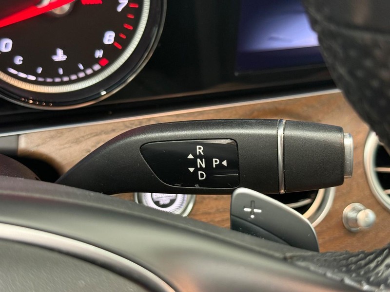 Mercedes-Benz E-Class Vehicle Image 16