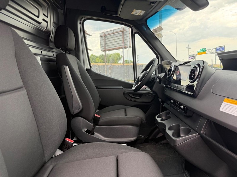 Mercedes-Benz Sprinter Van Vehicle Image 6
