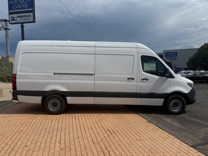 Mercedes-Benz Sprinter Van Vehicle Image 2