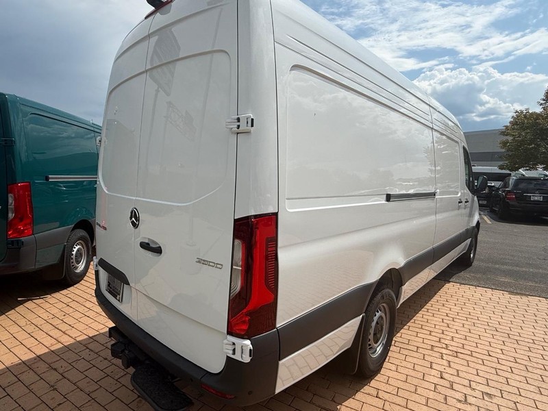 Mercedes-Benz Sprinter Van Vehicle Image 3