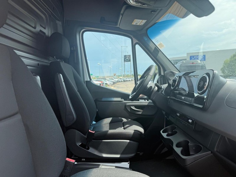 Mercedes-Benz Sprinter Van Vehicle Image 6