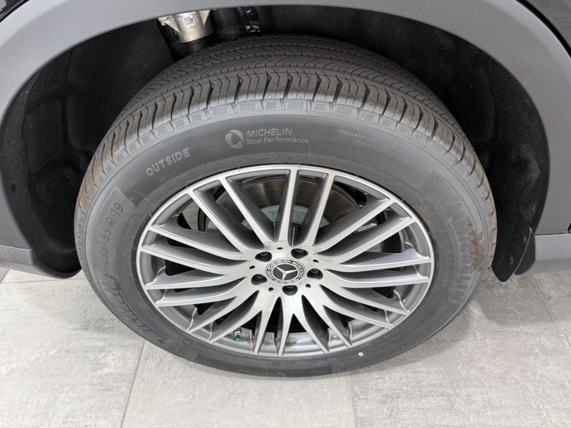 Mercedes-Benz GLC Vehicle Image 3