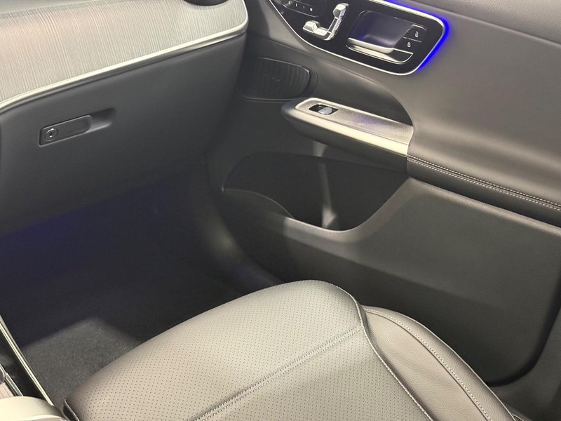 Mercedes-Benz GLC Vehicle Image 8