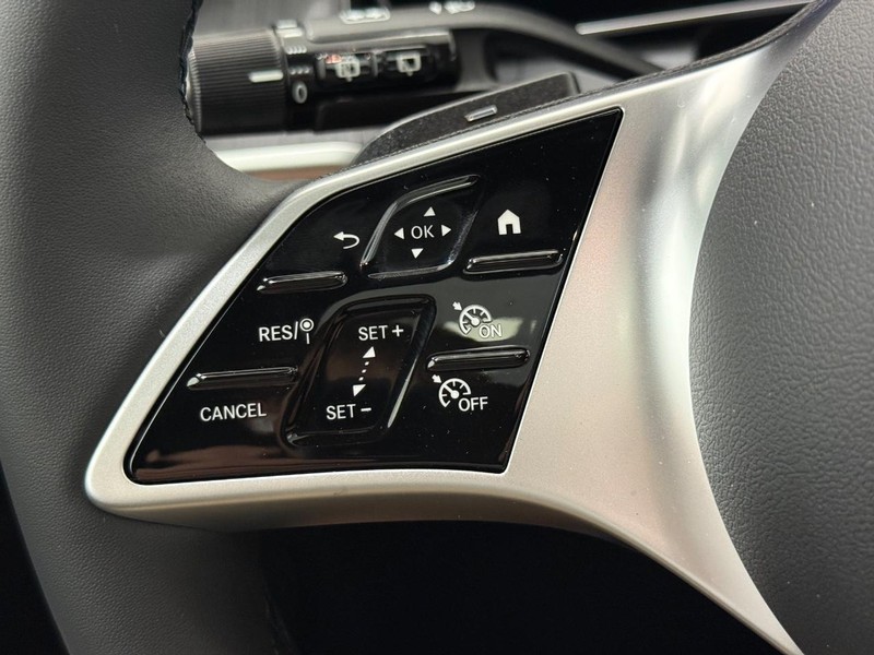 Mercedes-Benz GLC Vehicle Image 10