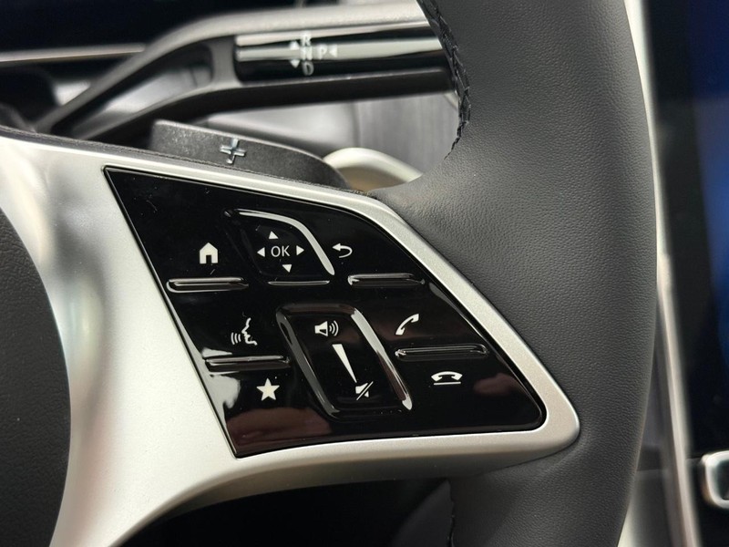 Mercedes-Benz GLC Vehicle Image 11