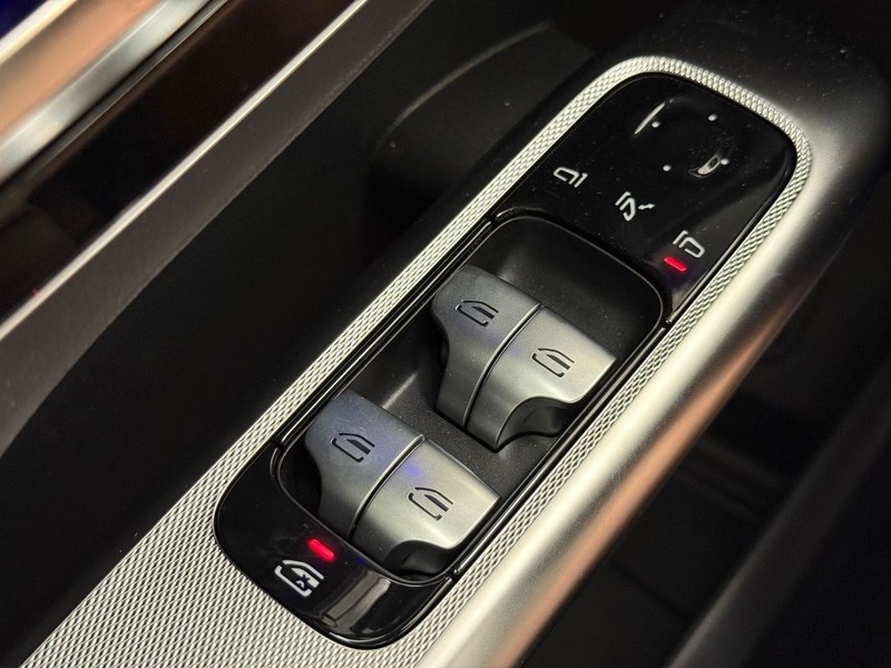 Mercedes-Benz GLC Vehicle Image 15