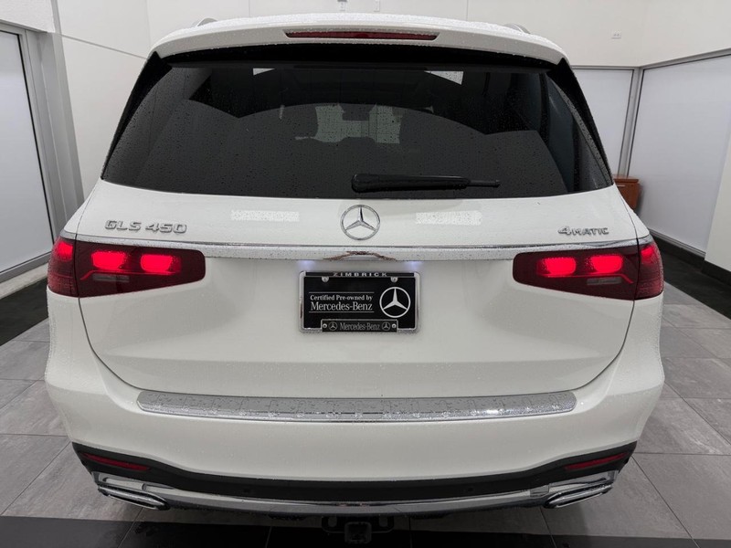 Mercedes-Benz GLS Vehicle Full-screen Gallery Image 03