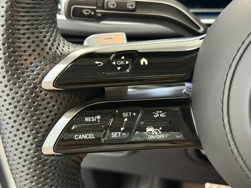 Mercedes-Benz GLS Vehicle Full-screen Gallery Image 14