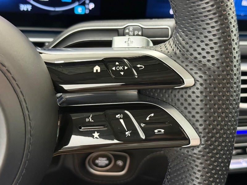 Mercedes-Benz GLS Vehicle Full-screen Gallery Image 15