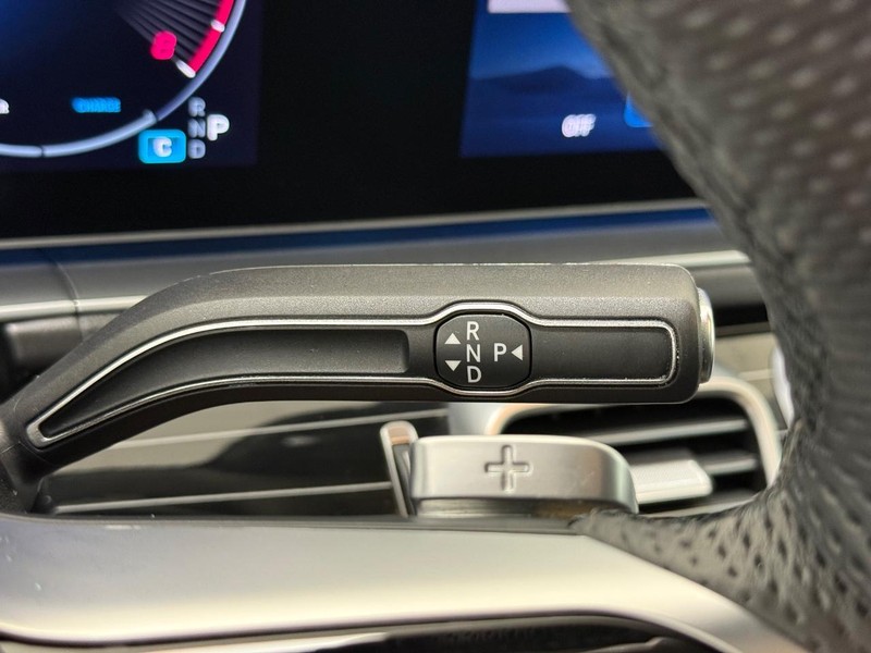 Mercedes-Benz GLS Vehicle Full-screen Gallery Image 16
