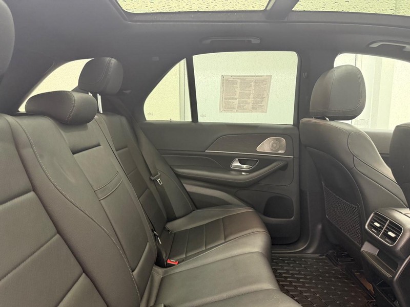 Mercedes-Benz GLE Vehicle Image 8