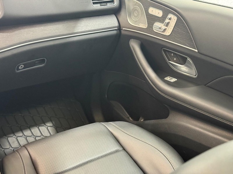 Mercedes-Benz GLE Vehicle Image 12