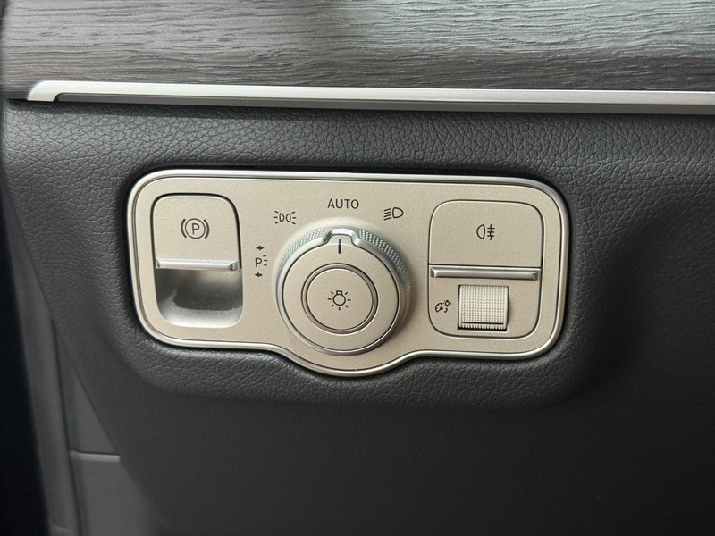 Mercedes-Benz GLE Vehicle Image 14