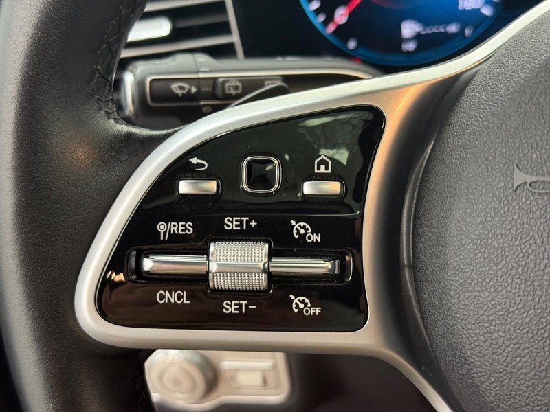 Mercedes-Benz GLE Vehicle Image 15