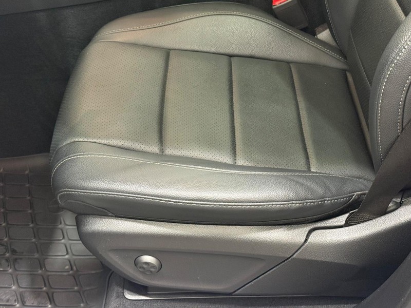Mercedes-Benz GLE Vehicle Image 21