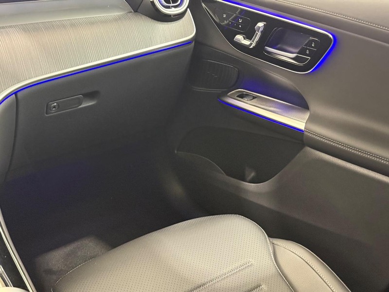 Mercedes-Benz GLC Vehicle Image 9