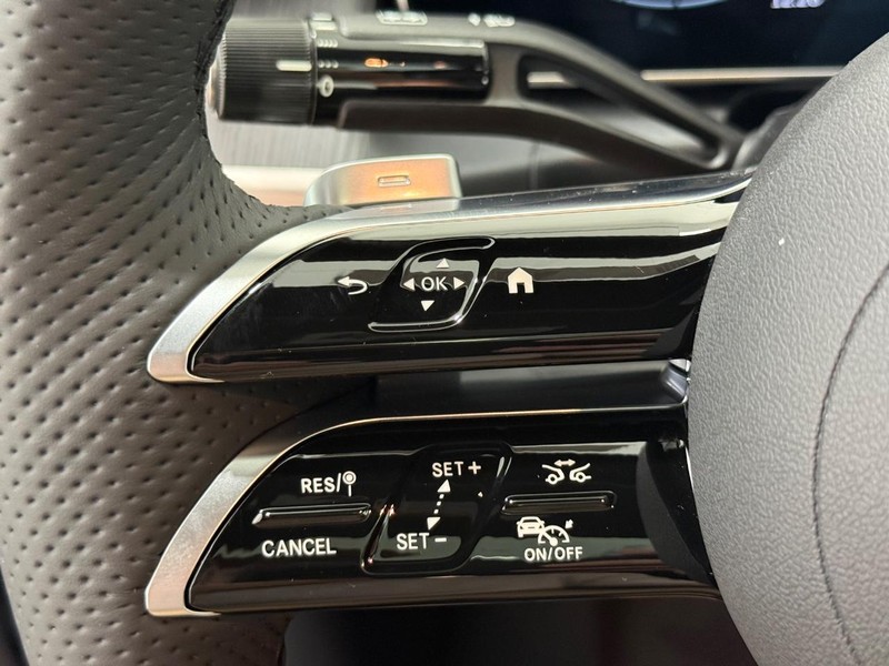 Mercedes-Benz GLC Vehicle Image 11