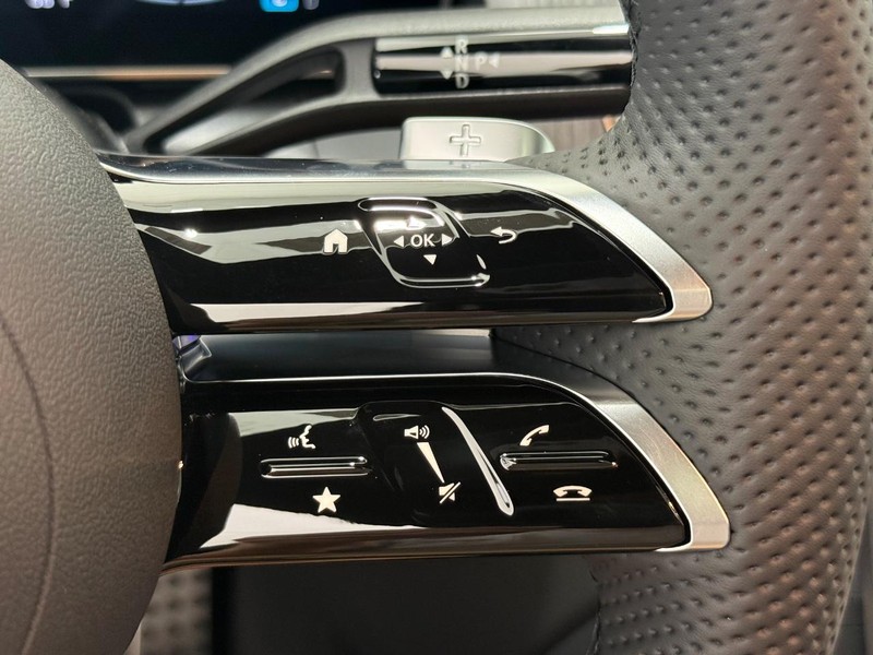 Mercedes-Benz GLC Vehicle Image 12