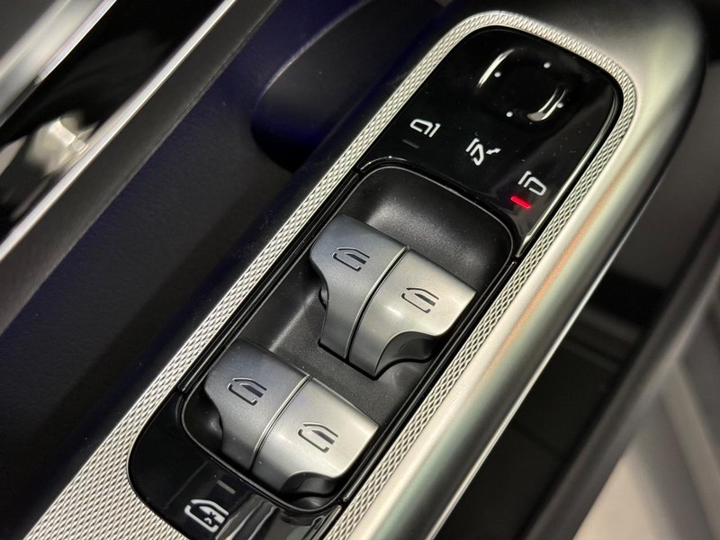 Mercedes-Benz GLC Vehicle Image 15