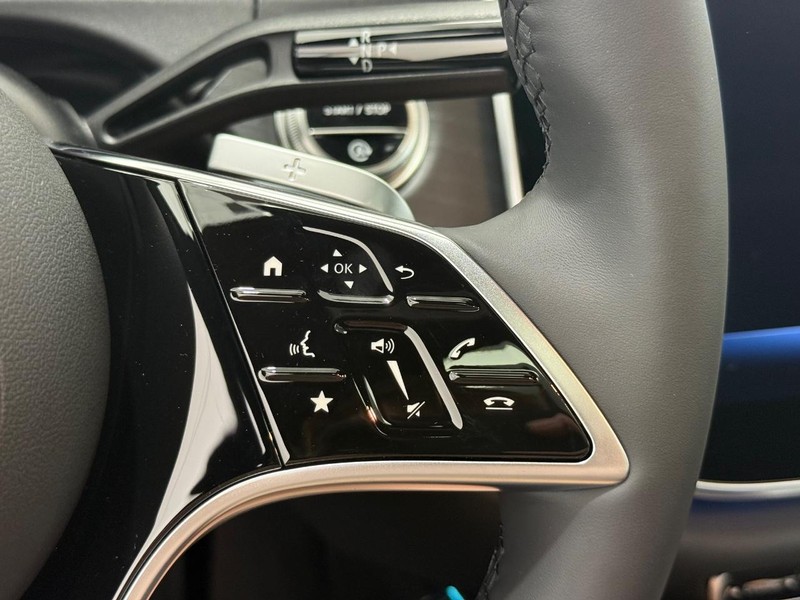 Mercedes-Benz E-Class Vehicle Image 12