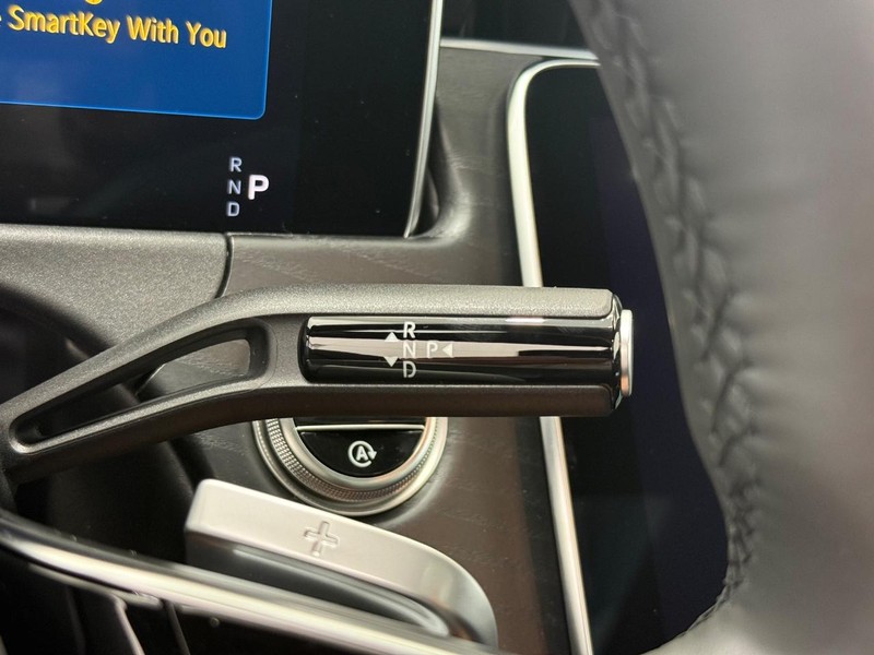 Mercedes-Benz E-Class Vehicle Image 13