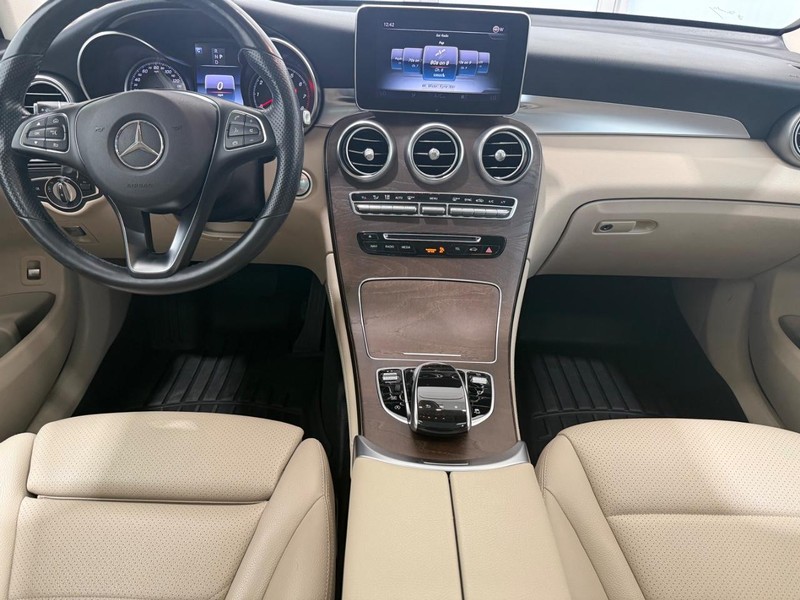 Mercedes-Benz GLC Vehicle Image 9