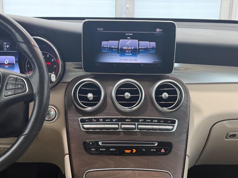 Mercedes-Benz GLC Vehicle Image 10