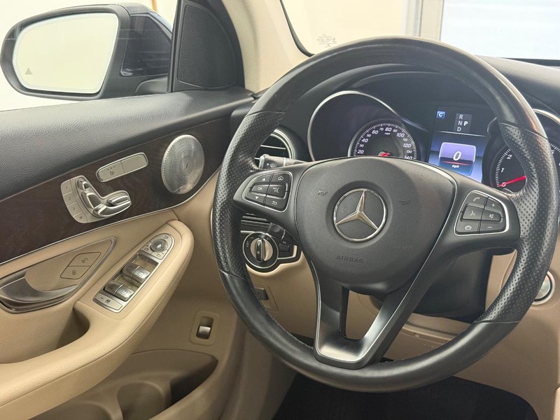 Mercedes-Benz GLC Vehicle Image 11
