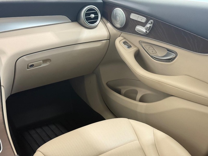Mercedes-Benz GLC Vehicle Image 12