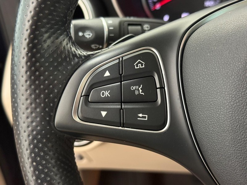 Mercedes-Benz GLC Vehicle Image 14
