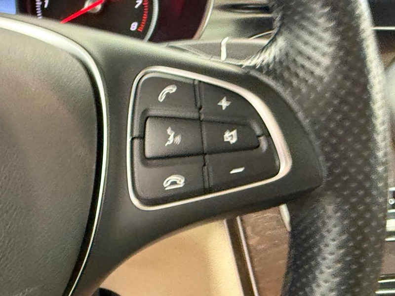Mercedes-Benz GLC Vehicle Image 15