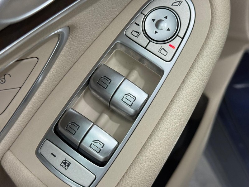 Mercedes-Benz GLC Vehicle Image 19