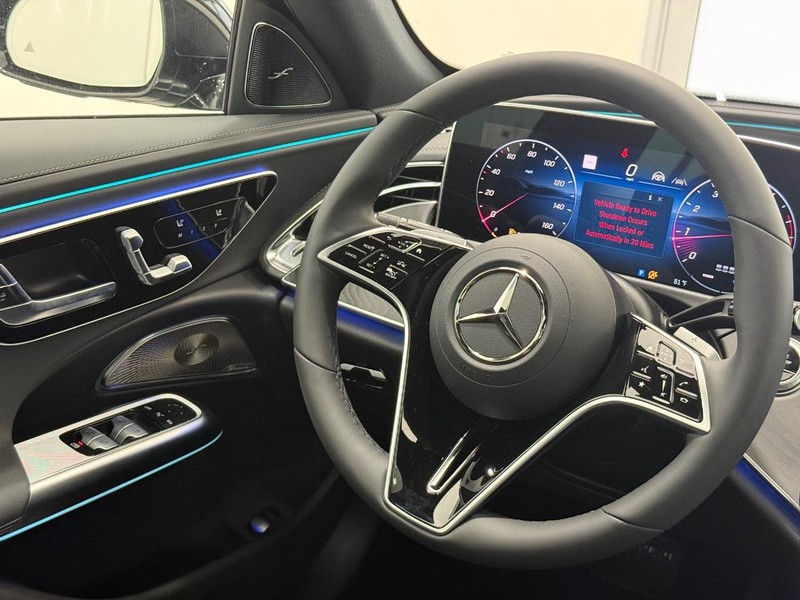 Mercedes-Benz E-Class Vehicle Image 8
