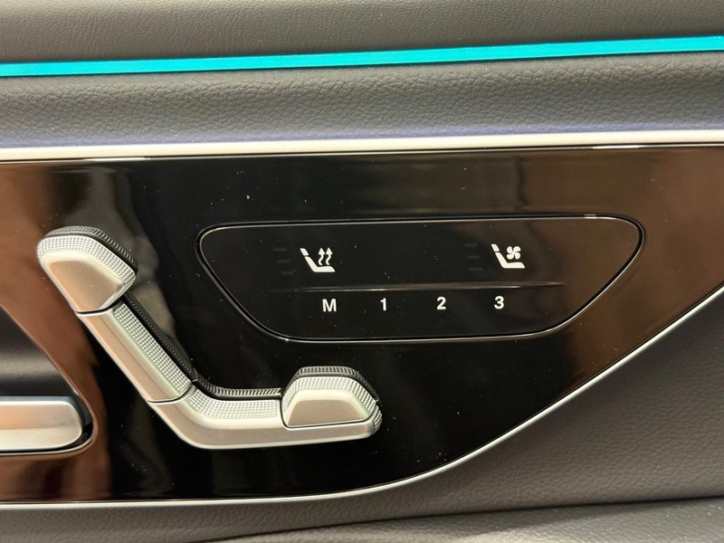 Mercedes-Benz E-Class Vehicle Image 10