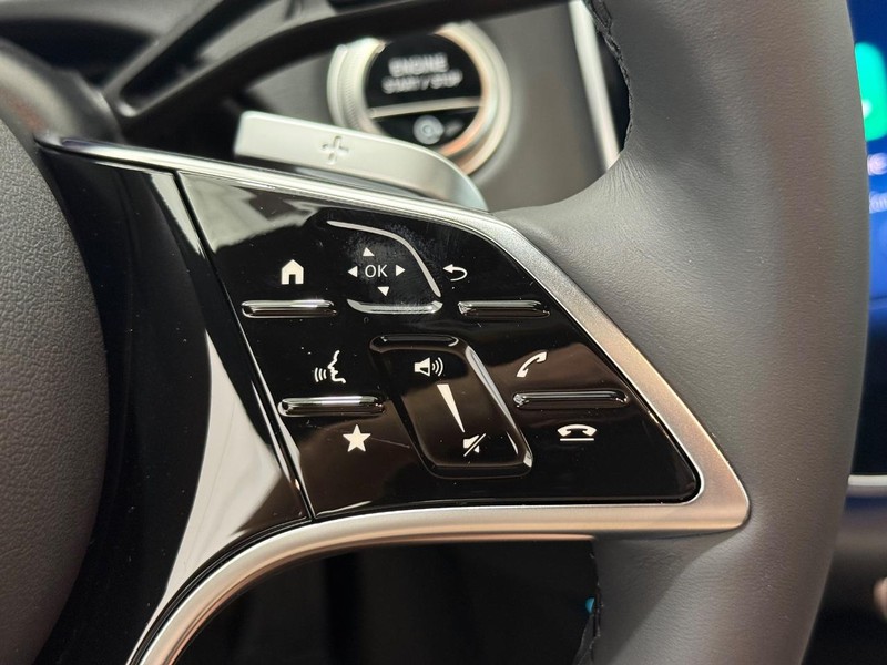 Mercedes-Benz E-Class Vehicle Image 12