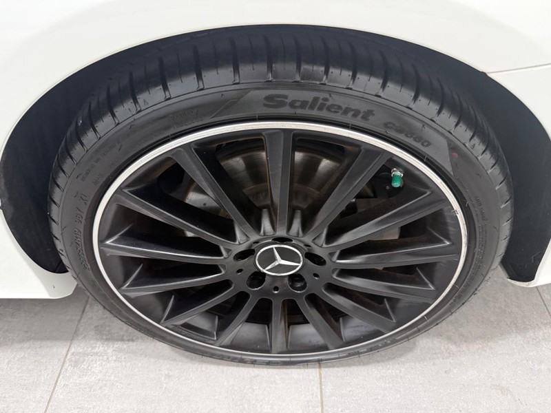Mercedes-Benz C-Class Vehicle Image 5