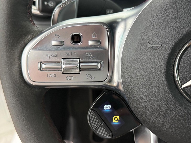Mercedes-Benz C-Class Vehicle Image 15