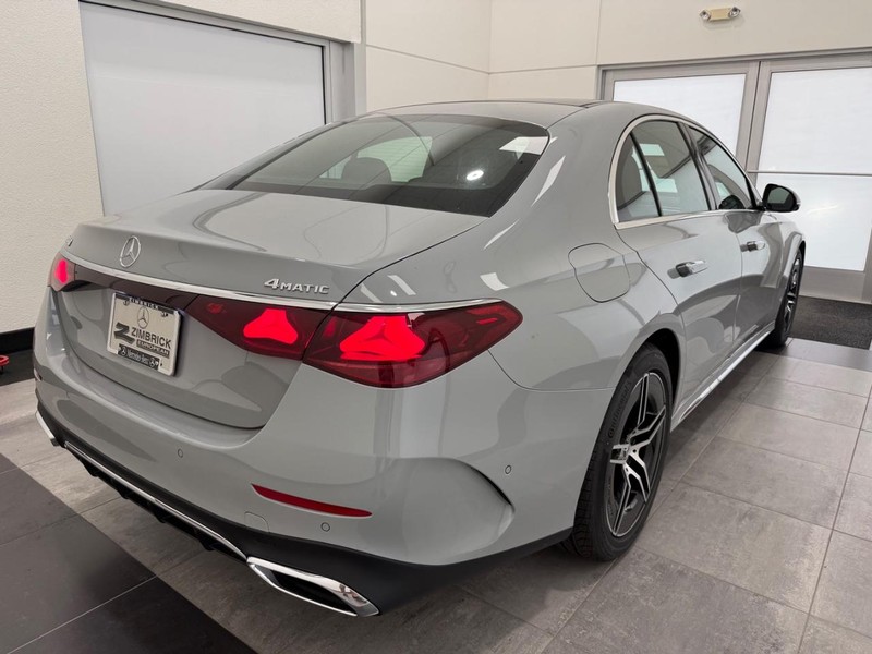 Mercedes-Benz E-Class Vehicle Image 2
