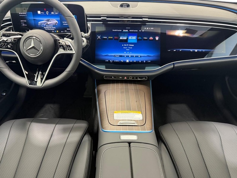 Mercedes-Benz E-Class Vehicle Image 6