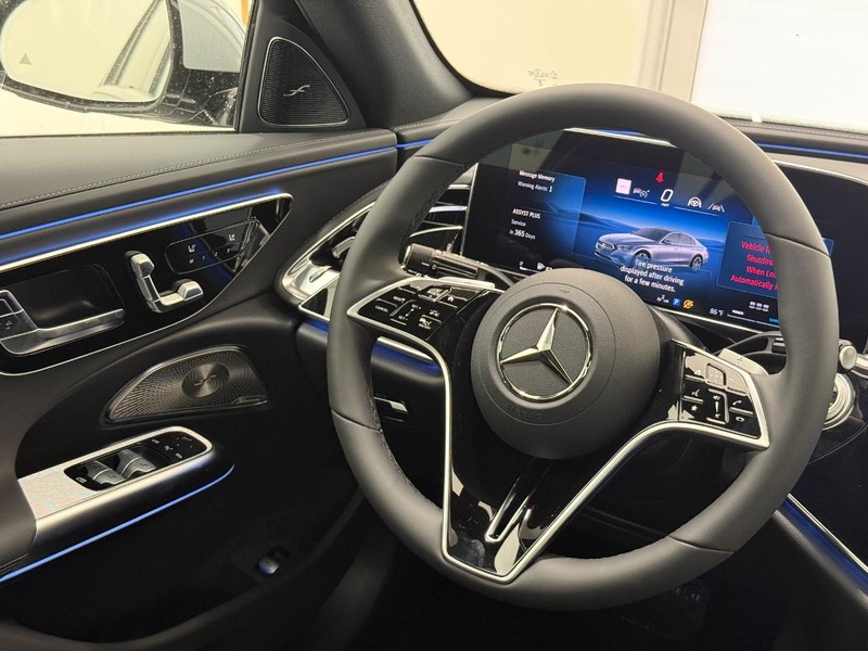 Mercedes-Benz E-Class Vehicle Image 8