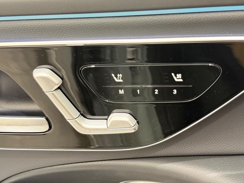 Mercedes-Benz E-Class Vehicle Image 10