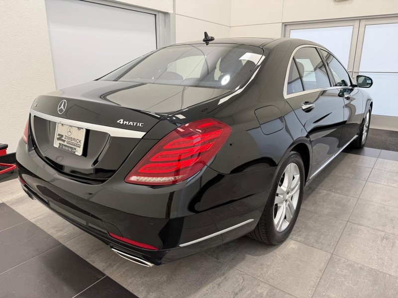 Mercedes-Benz S-Class Vehicle Image 2