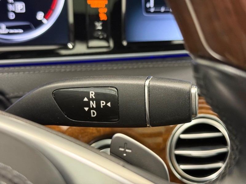 Mercedes-Benz S-Class Vehicle Image 17