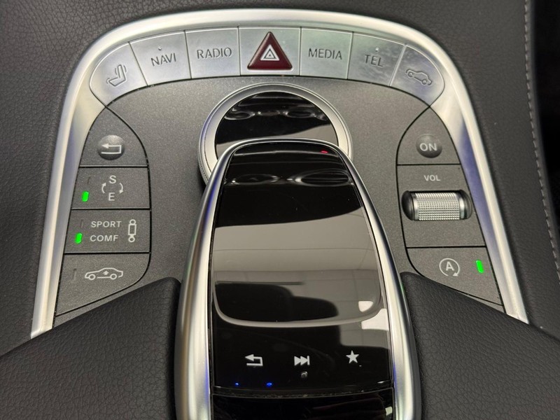 Mercedes-Benz S-Class Vehicle Image 19