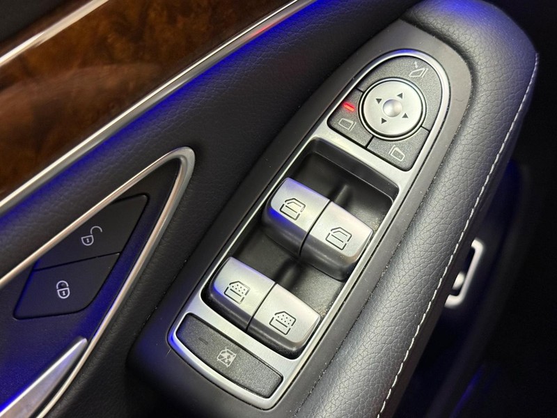 Mercedes-Benz S-Class Vehicle Image 20