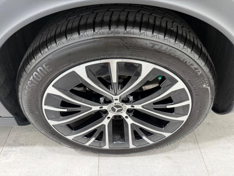Mercedes-Benz E-Class Vehicle Image 5